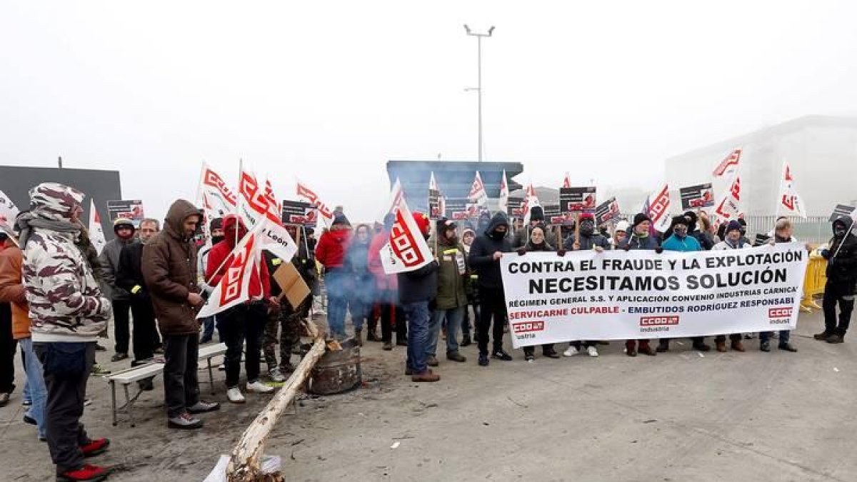 Imagen de una concentración de los trabajadores de Embutidos Rodríguez