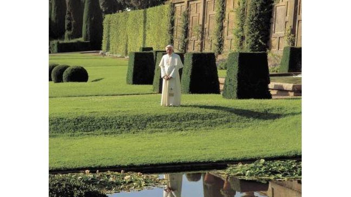 Benedicto XVI, en su residencia de Castel Gandolfo, destino habitual de sus vacaciones de verano.