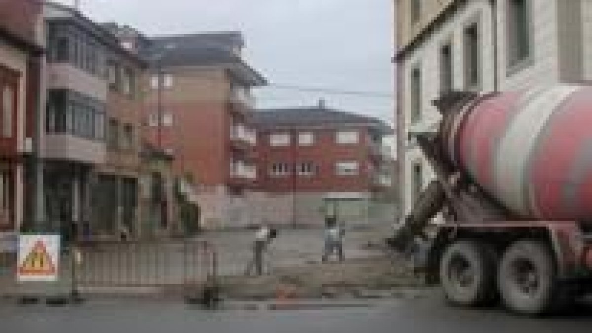 Las obras de peatonalización de la calle de La Iglesia acabarán aproximadamente en un mes