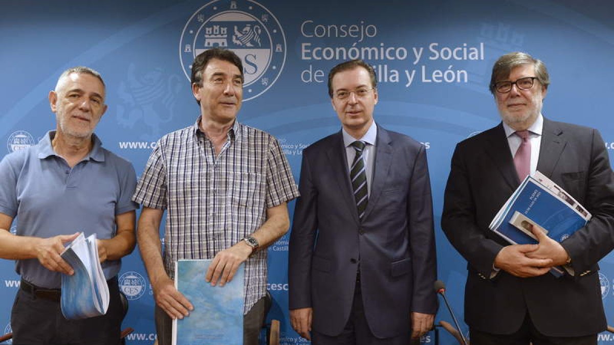 Agustín Prieto, Ángel Hernández, Germán Barrios y Santiago Aparicio, ayer, en la presentación.