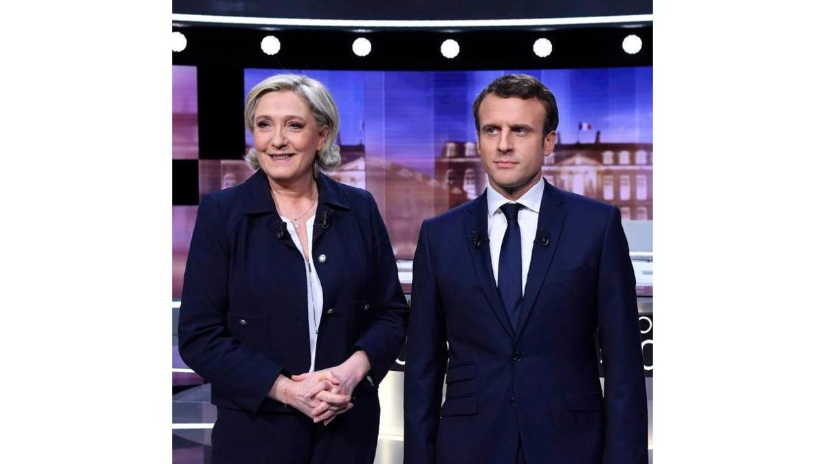 Le Pen y Macron, antes del debate televisado del 3 de mayo. ERIC FEFERBERG
