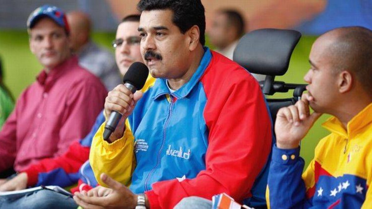 Nicolás Maduro se dirige a sus seguidores, durante un acto en Caracas, este miércoles.