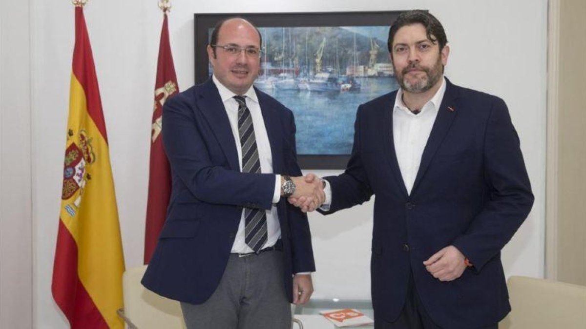 El presidente de Murcia, Pedro Antonio Sánchez, y el líder de Ciudadanos en la región, Miguel Sánchez.