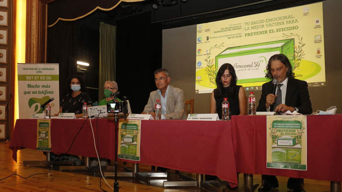 Actividad organizada por el Teléfono de la Esperanza para prevenir el suicidio. FERNANDO OTERO