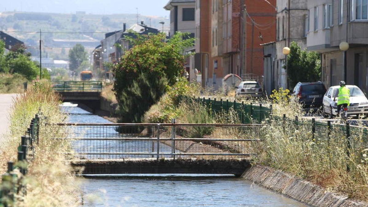 El Canal Bajo a su paso por Ponferrada, que también deberá costear la reforma.