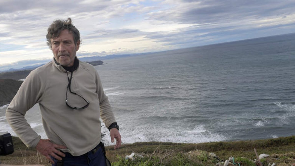 El pescador Antonio Santamaría, que encontró restos humanos en la zona de Cabo Peñas. ELOY ALONSO