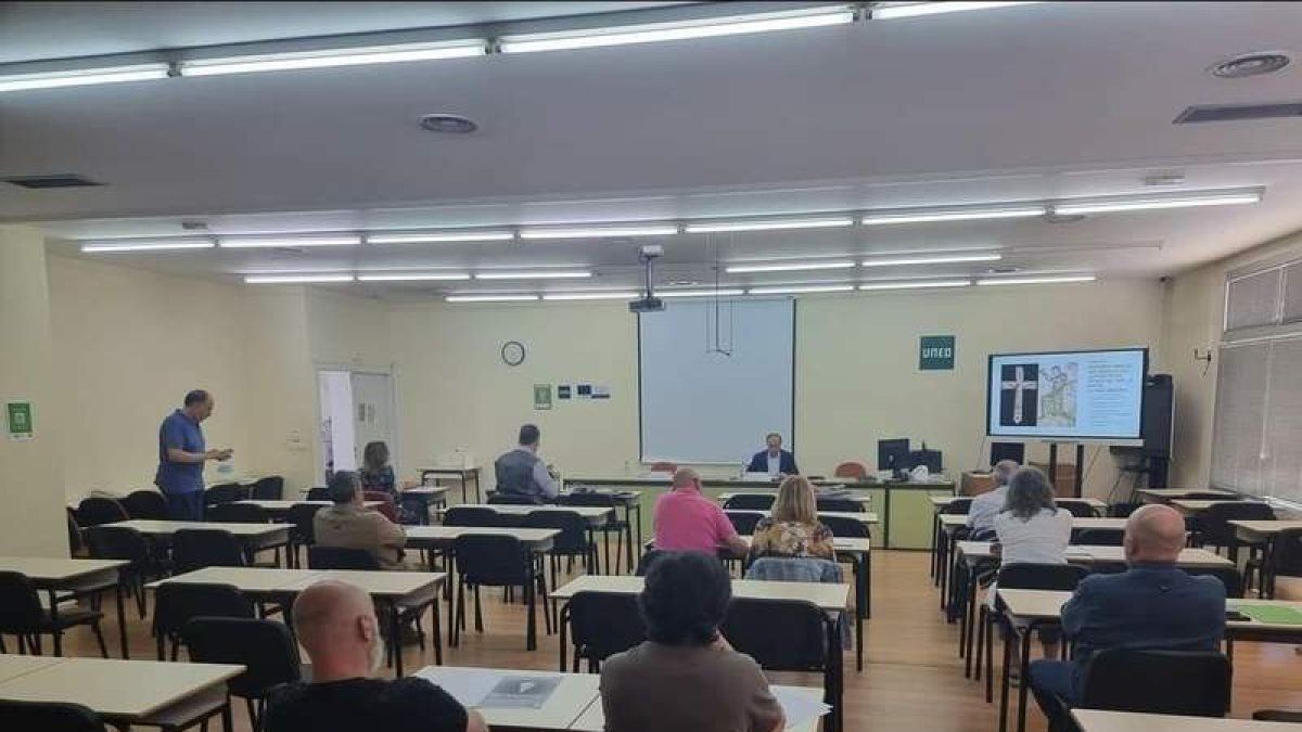 El curso se ha celebrado en la Uned de Ponferrada. DL