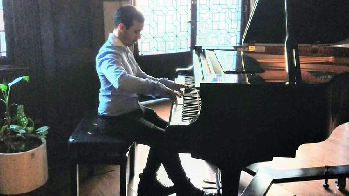 El pianista en una de sus actuaciones en una imagen de archivo. DL