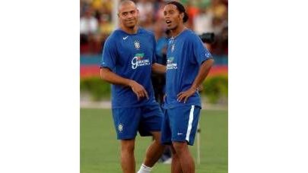 Ronaldo será la gran ausencia en Brasil, mientras Ronaldinho si viaja