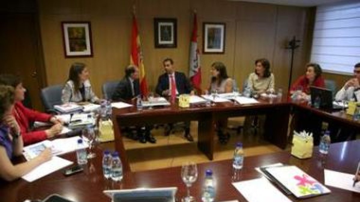 Reunión en Valladolid de Tomás Villanueva, César Antón y Beatriz Mato.