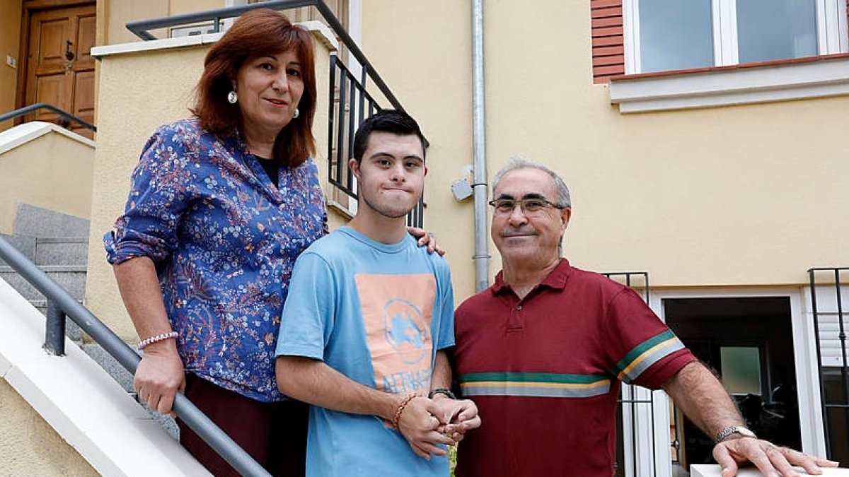 Lucía Loma, Rubén Calleja Loma y Alejandro Calleja en una foto de archivo. MARCIANO PÉREZ.