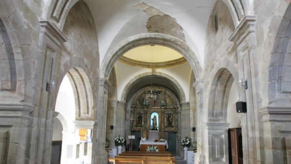 El Obispado de Astorga recibe 80.000 euros para arreglar las grietas de esta iglesia del XVII.