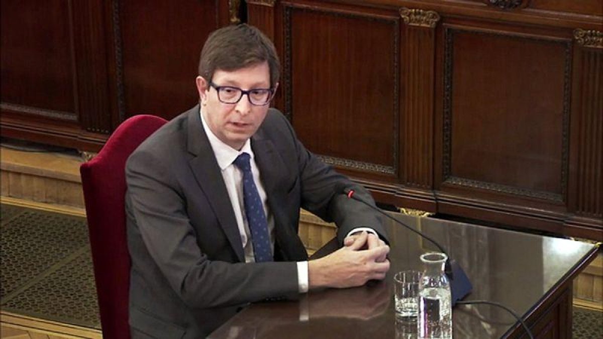 Carles Mundó responde a las preguntas de la fiscalía, este miércoles en el Tribunal Supremo.