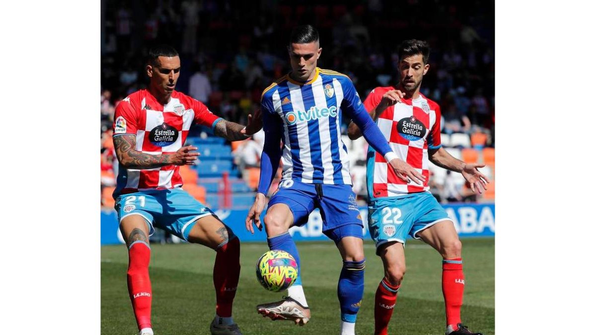 Lugo y Deportiva empataron sin goles en el duelo que les midió en la pasada temporada. L. DE LA MATA