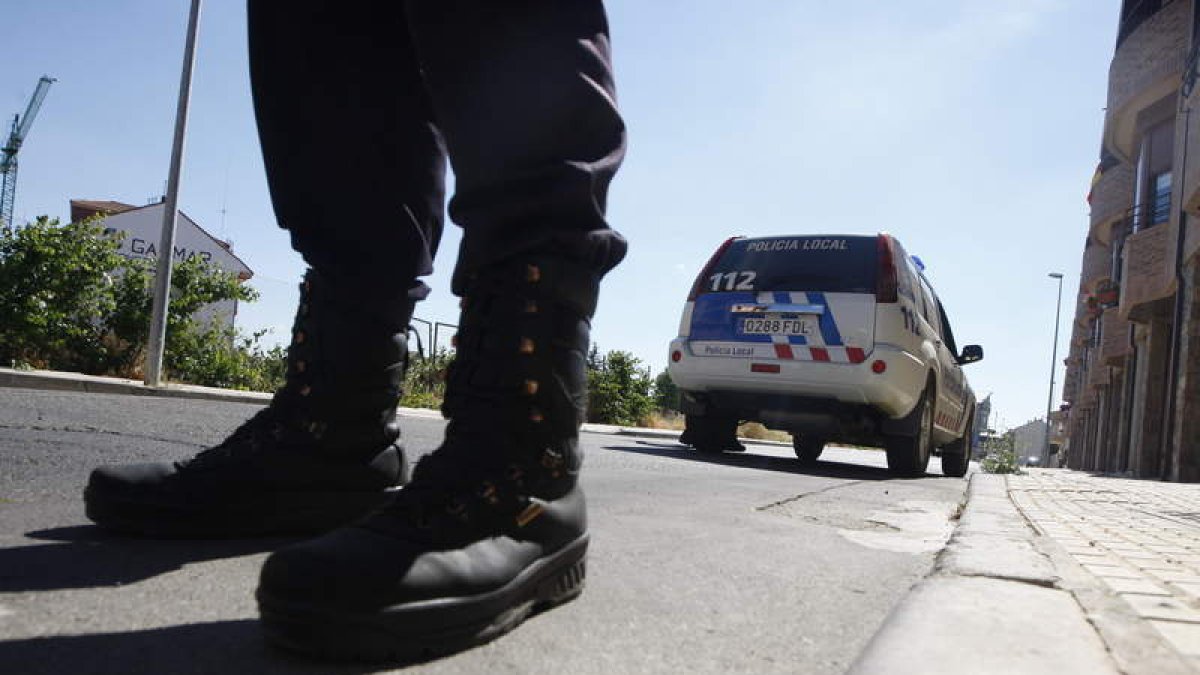 La Policía Local de Valverde de la Virgen colaboró con los guardias de la Usecic en los altercados. J.F.S.