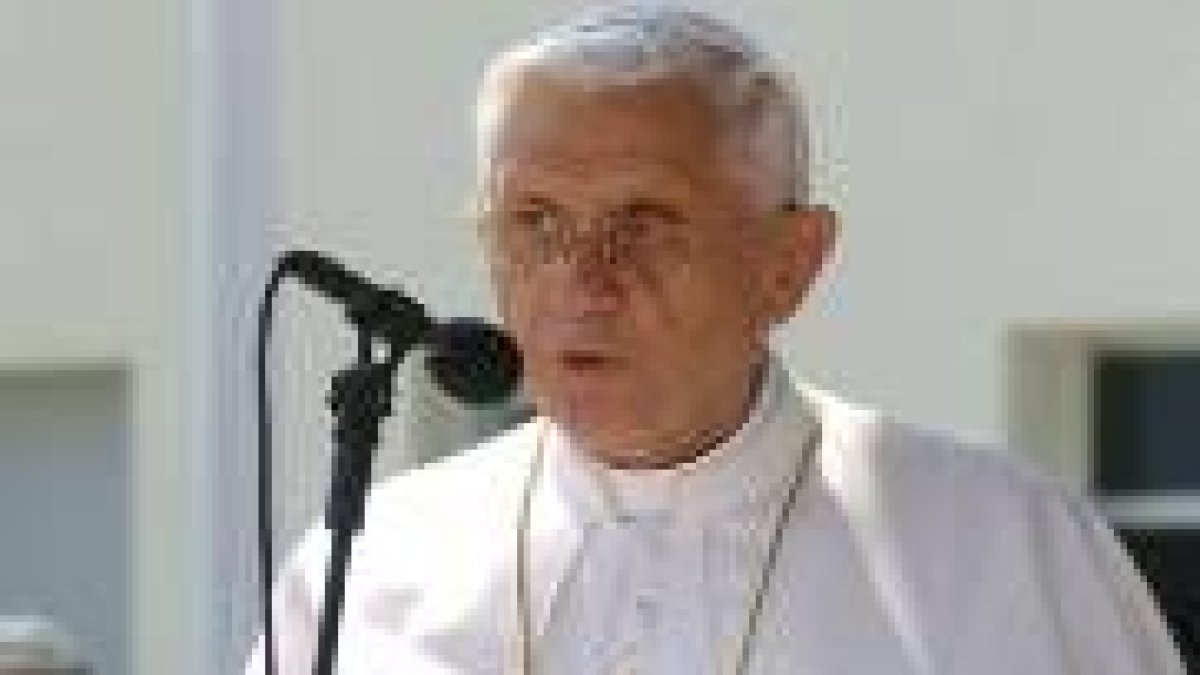El Papa Benedicto XVI pronuncia un discurso