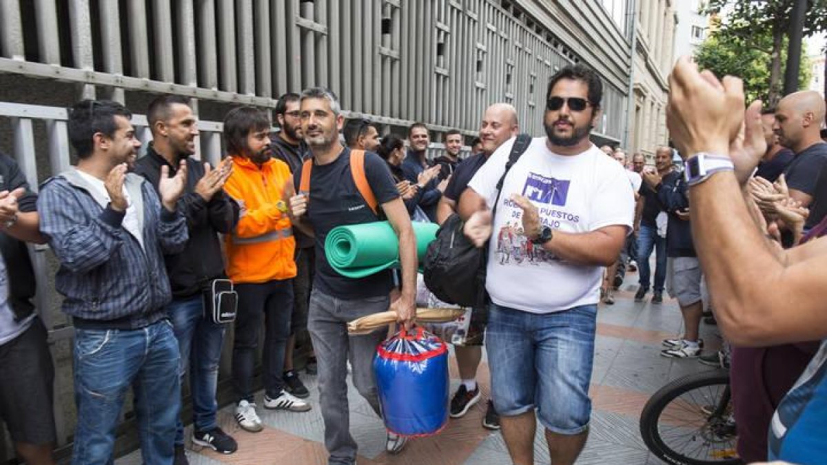 Los trabajadores de Vestas ante las dependencias deTrabajo