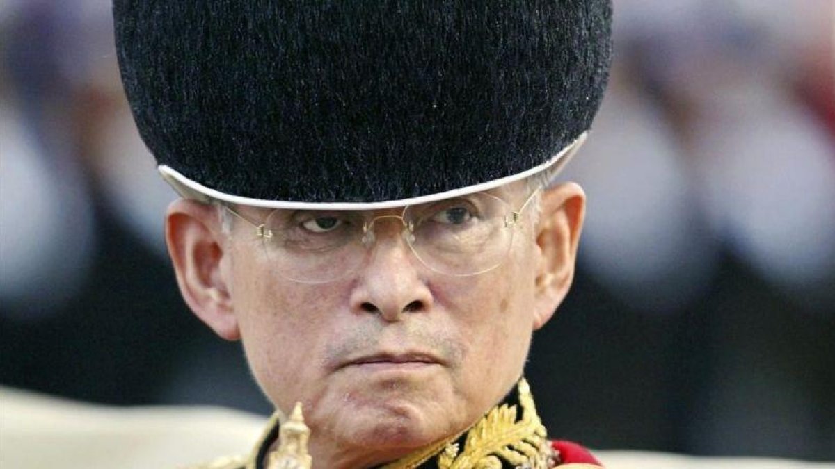 El rey Bhumibol en una fotografía de 2003.