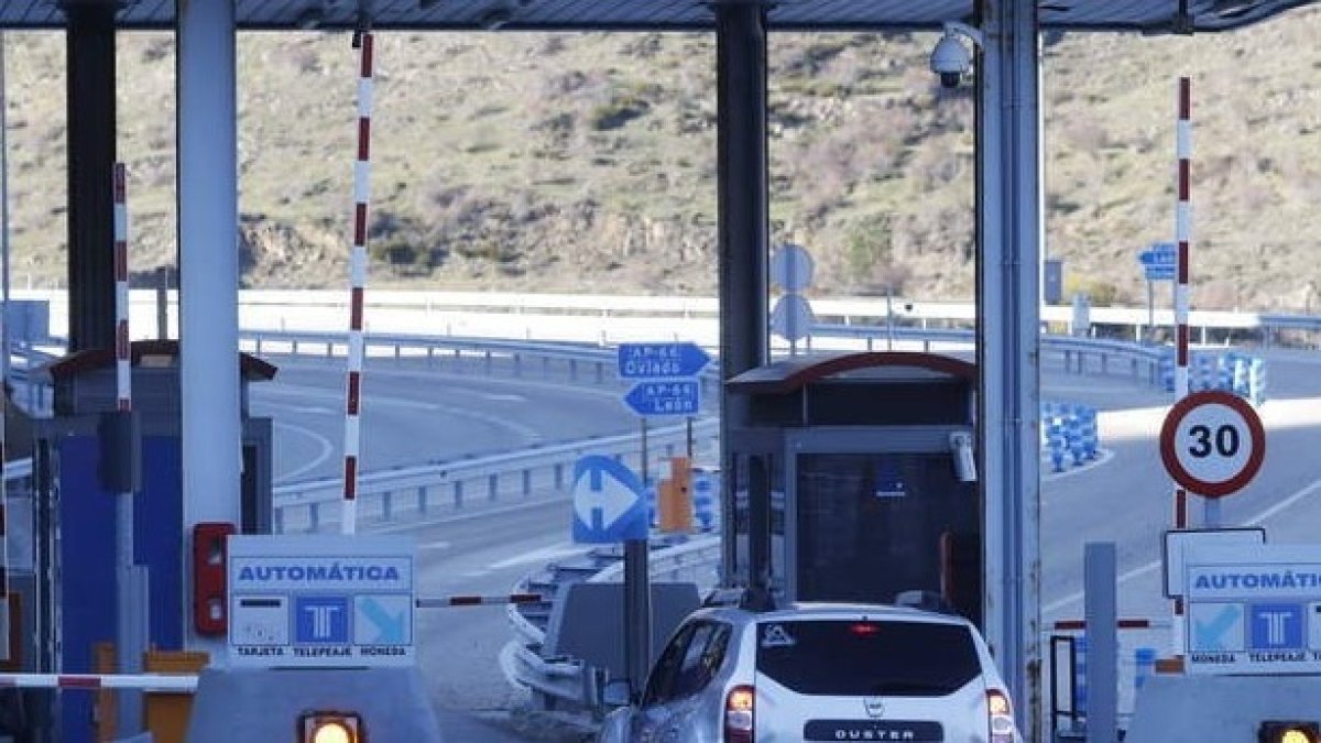 Peaje de la autopista entre León y Asturias. DL