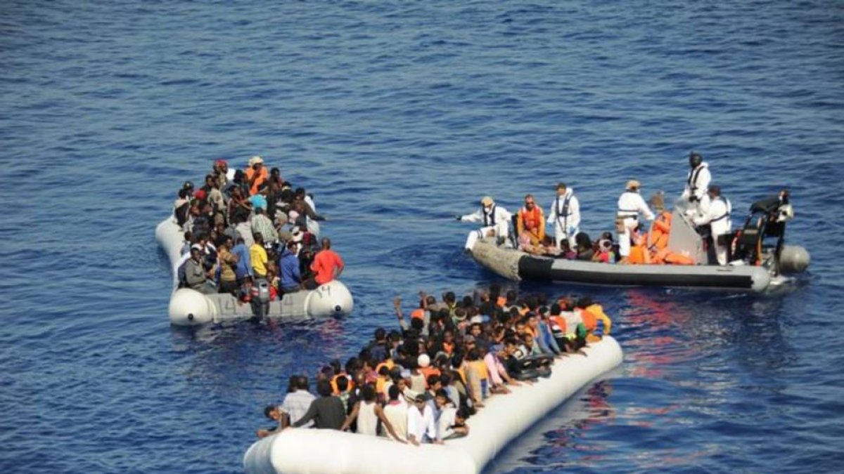 Operación de rescate de inmigrantes de la Eunavfor.