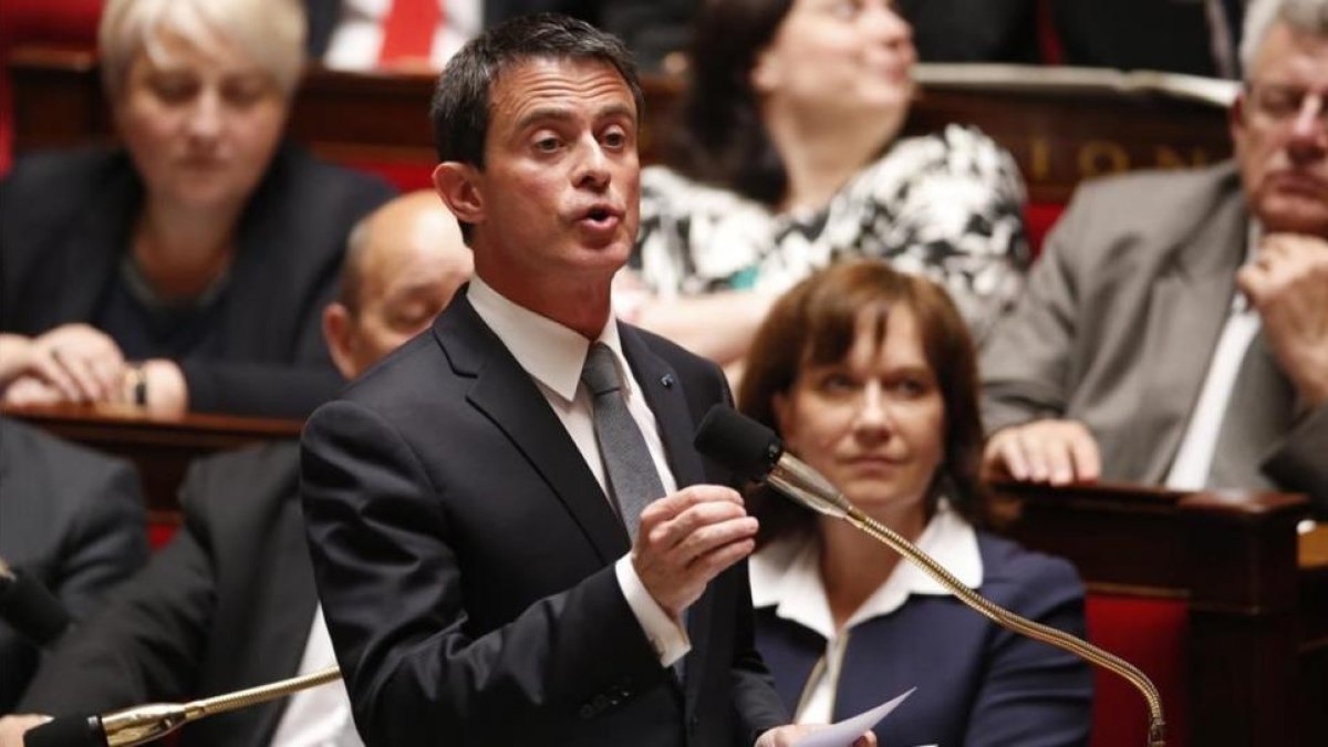 El primer ministro francés, Manuel Valls, durante la sesión de control al Gobierno en  la Asamblea.