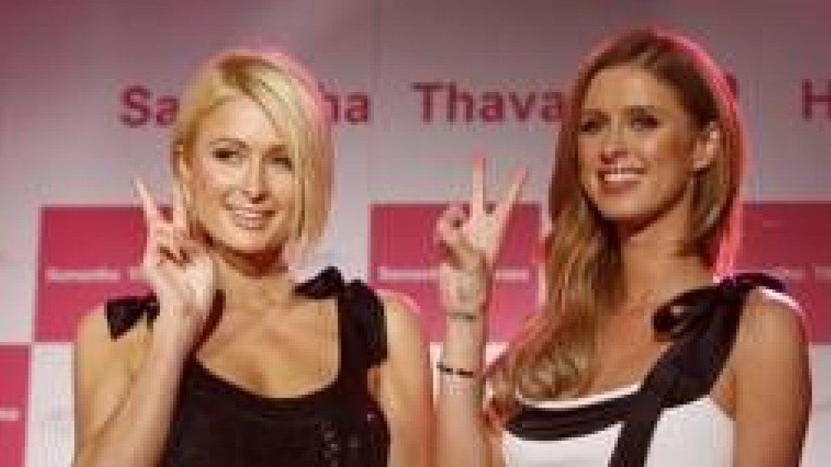 La rica heredera Paris Hilton junto a su hermana Nicky