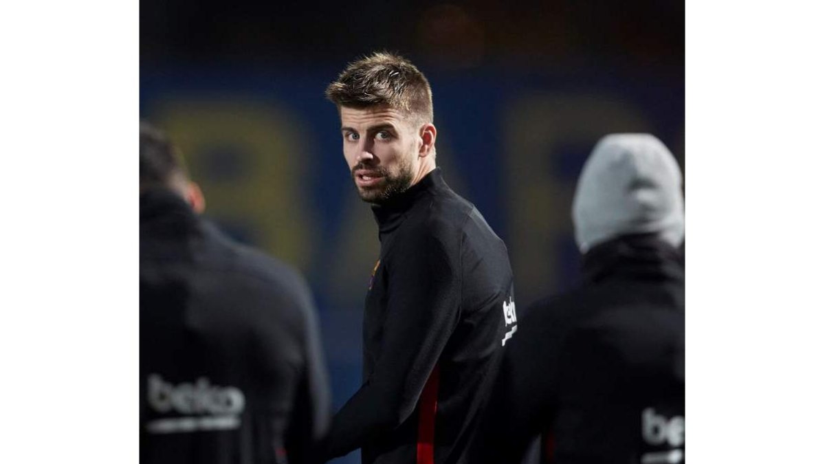 Piqué, durante un entrenamiento del Barcelona. ALEJANDRO GARCÍA