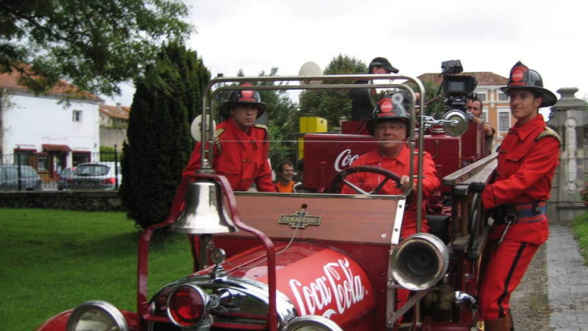 Un instante en el rodaje del anuncio de Coca-Cola en Turquía con la Speed Wagon de 1926.