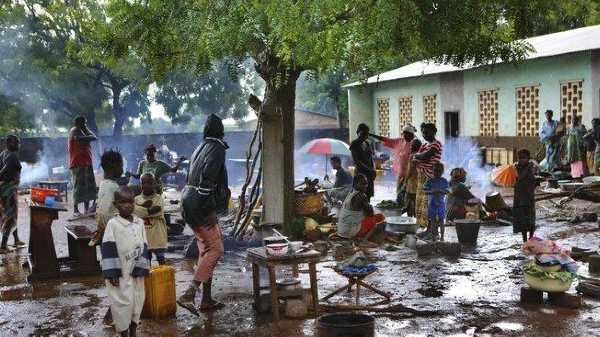 El cuerpo sin vida de la misionera burgalesa fue hallado horriblemente mutilado el lunes en la habitación donde enseñaba costura en esta aldea cercana a la frontera con Camerún.