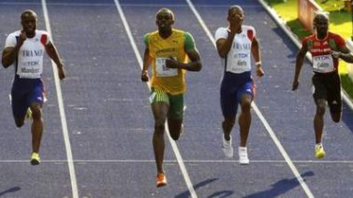 Bolt no tuvo que emplearse a fondo para solventar su pase a la final de los 200 metros.