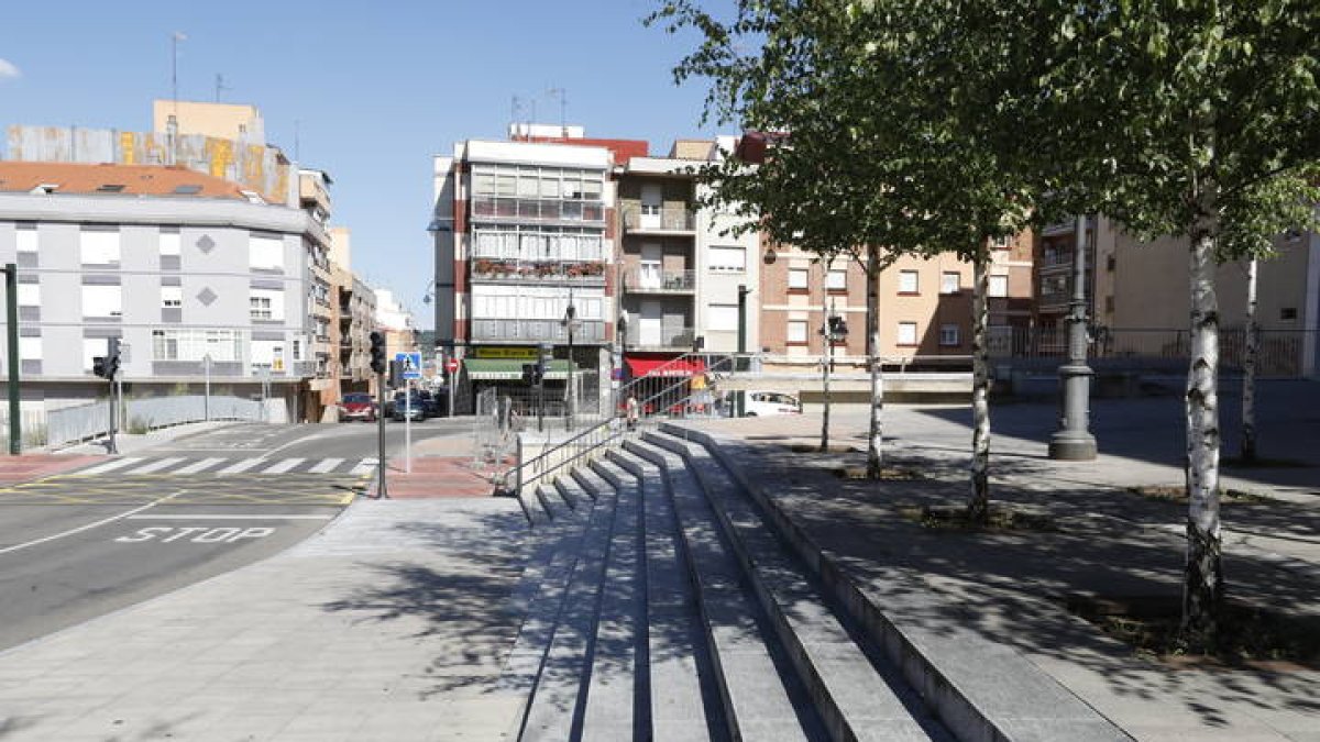 Plaza Juan de Austria y San Mamés donde pegan tiros con balines. MARCIANO PÉREZ