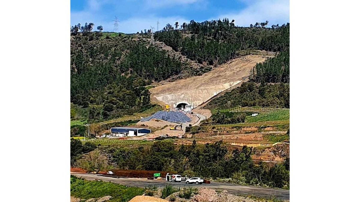 Estado actual de las obras del túnel vistas desde la N-536. DL