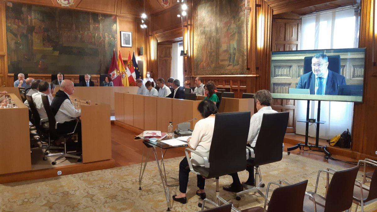 Pleno en la Diputación. DL