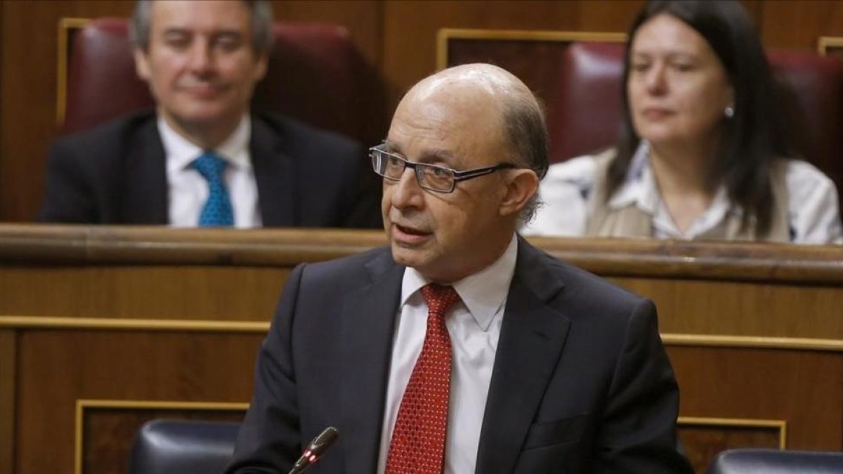 El ministro de Hacienda, Cristóbal Montoro, en el Congreso de los Diputados, en un imagen de archivo.