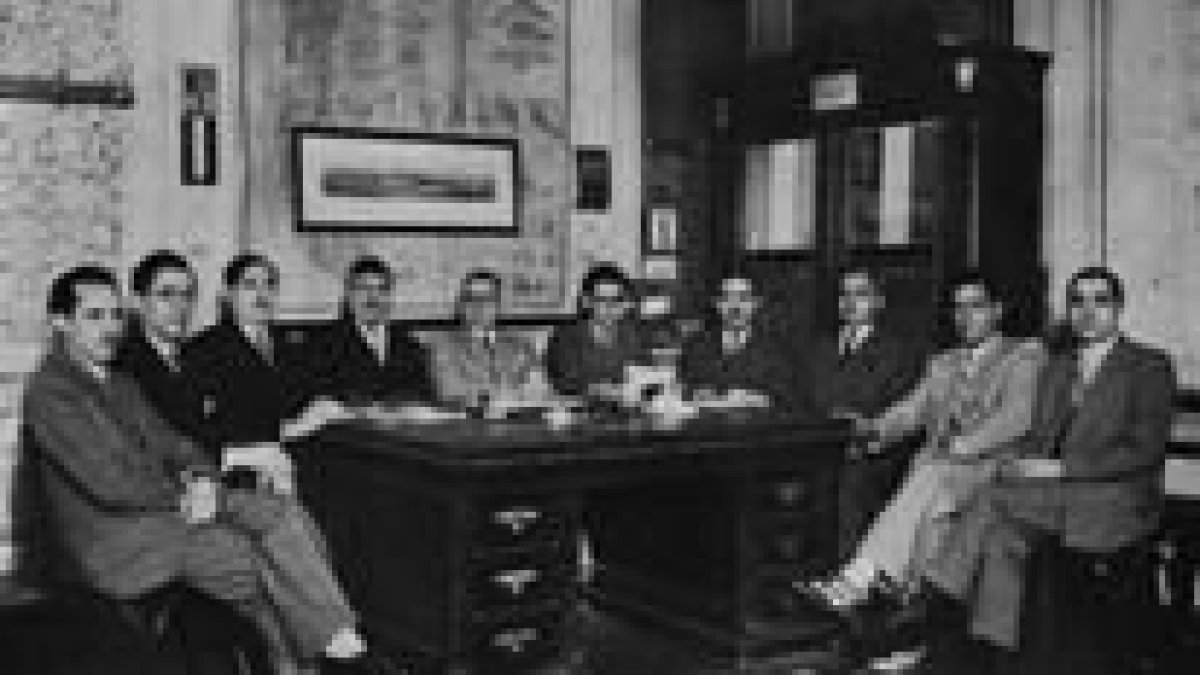 Parte de la comisión directiva del Centro Maragato Val de San Lorenzo en Buenos Aires, en 1939