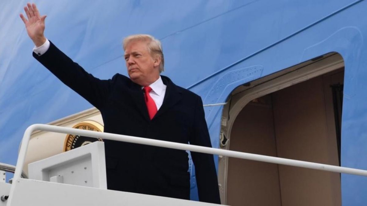 Donald Trump a punto de partir para Florida en el avión presidencial, el pasado 22 de diciembre.