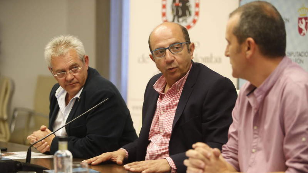 José Miguel Nieto, Francisco Castañón y Óscar Martínez presentan Feriarte 2018. RAMIRO