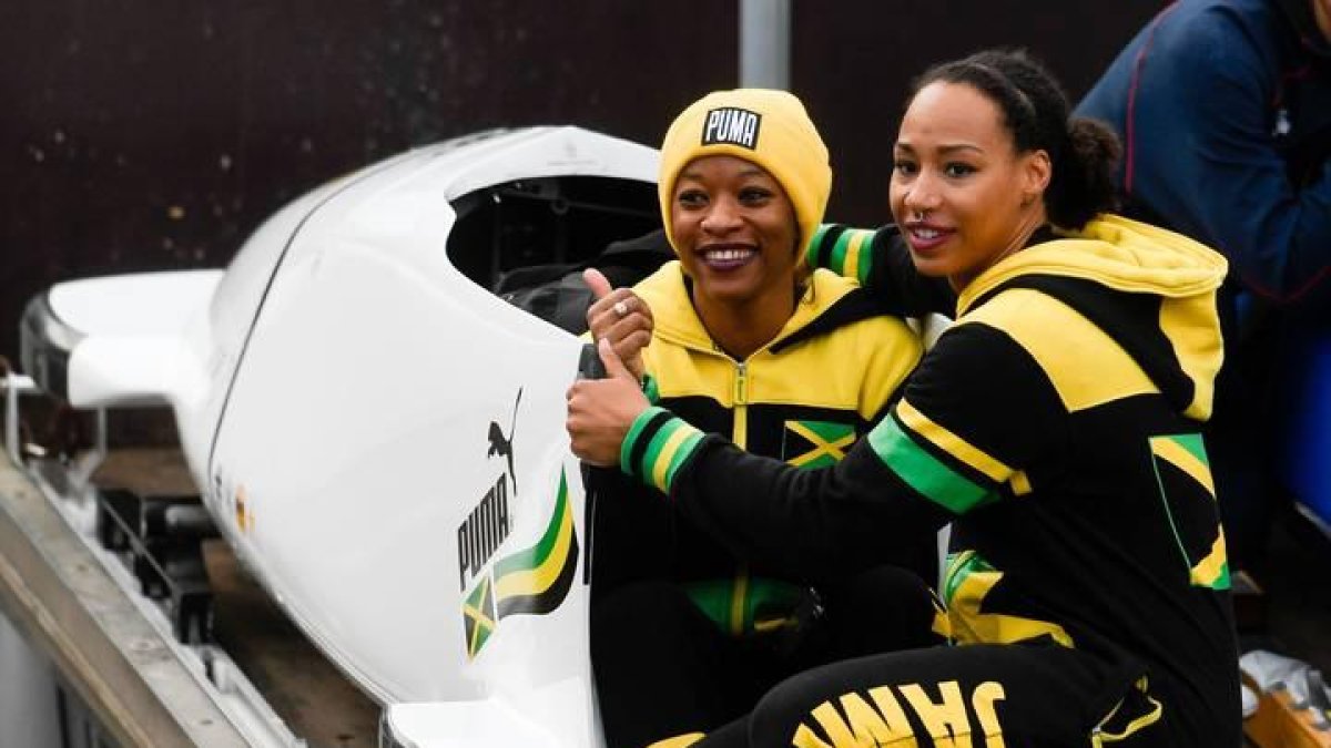 Atletas del equipo jamaicano de bobsleigh
