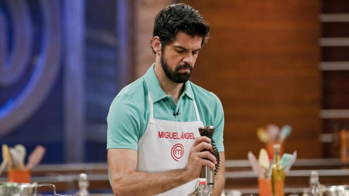 Miguel Ángel Muñoz, en plena elaboración culinaria en la final de 'Masterchef Celebrity'.