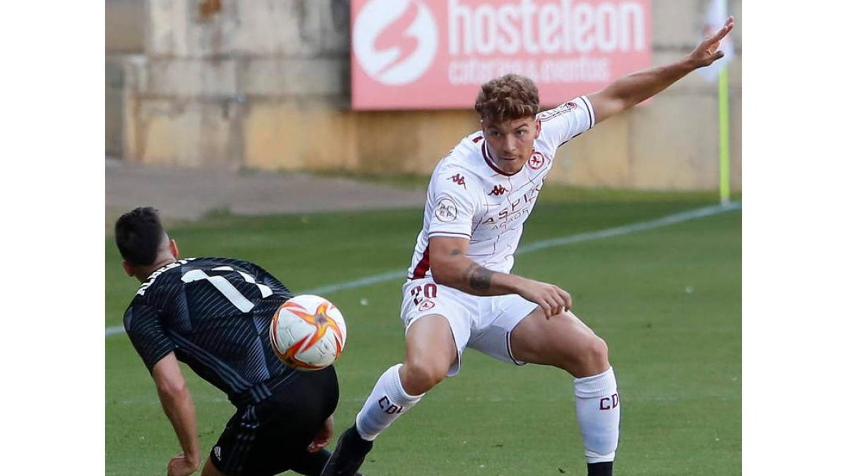 Álvaro Juan, durante el partido de la Cultural ante el DUX Internacional de la pasada temporada. RAMIRO