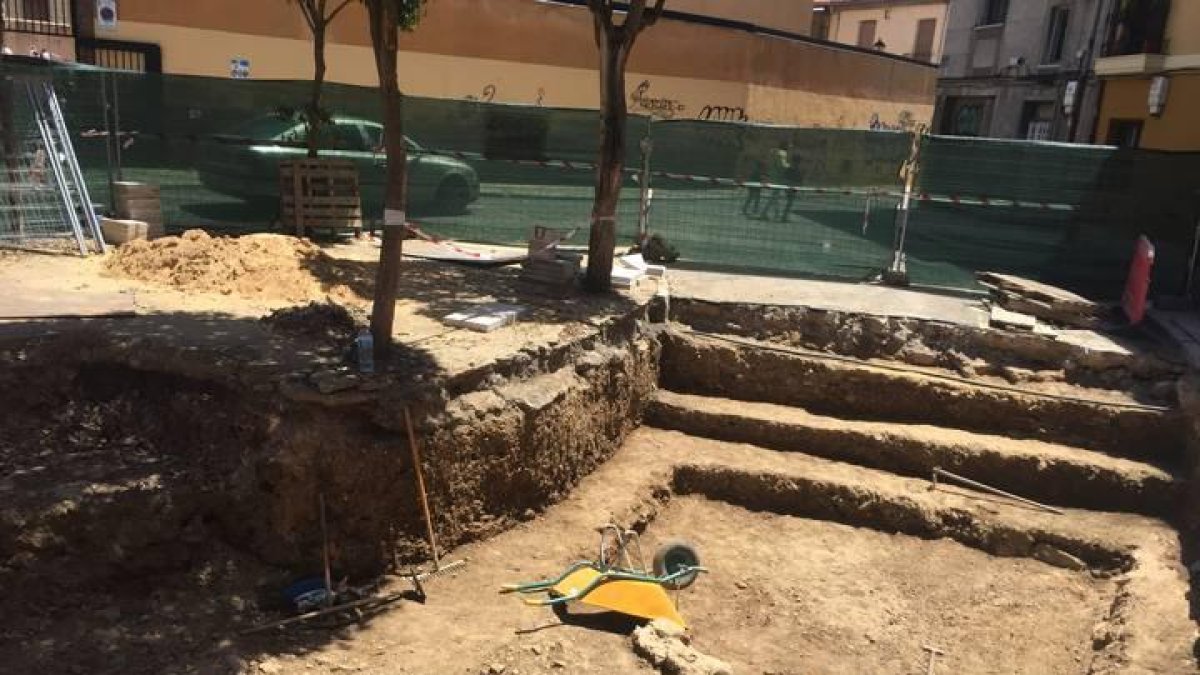 Los restos romanos aparecidos en la plaza San Pelayo.