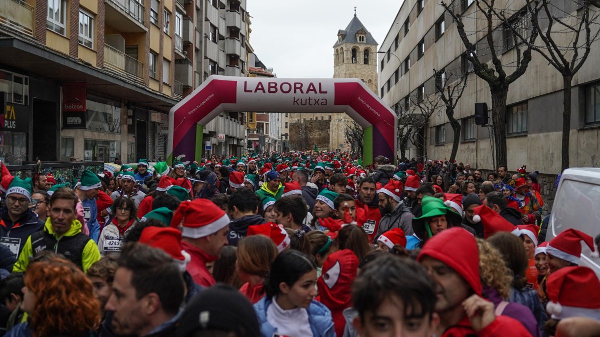 Fotografía de la última San Silvestre de León. MIGUEL F. B.