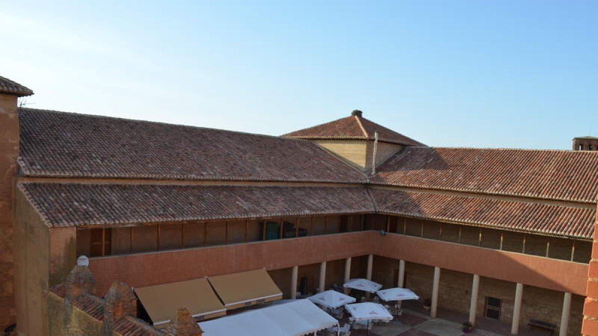 Imagen del tejado del palacio de Toral de los Guzmanes tras su restauración. MEDINA