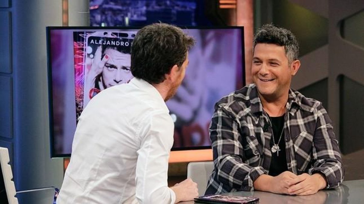 Pablo Motos y Alejandro Sanz, en 'El hormiguero'.