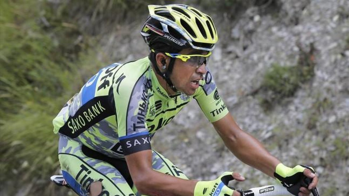 Alberto Contador, camino de Pra Loup, en el pasado Tour, tras la caída.