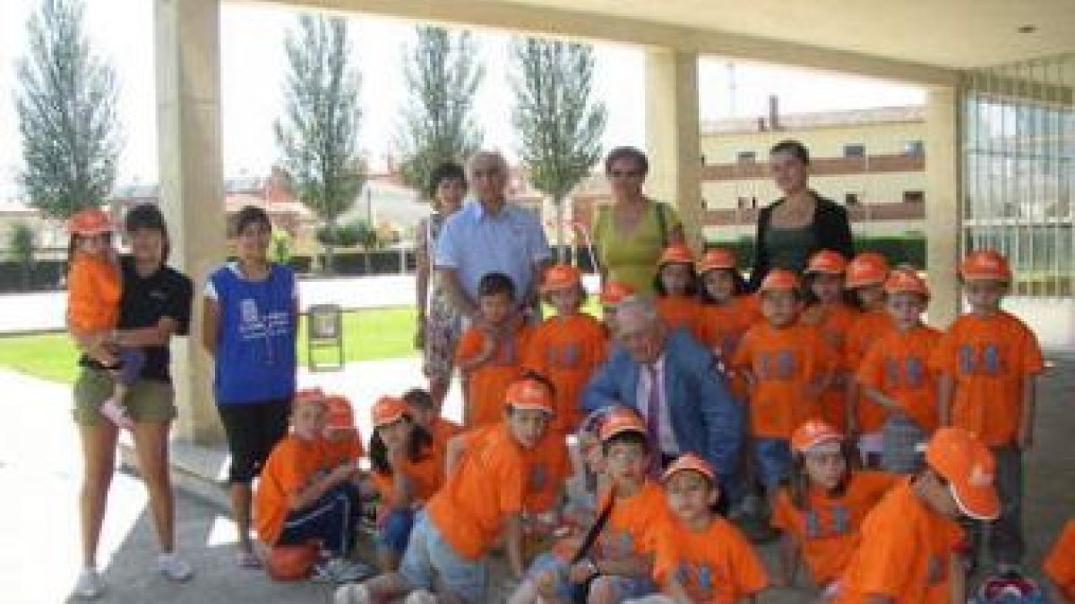 El responsable de Familia, Guillermo Martín, visitó a los niños del Crecemos en Verano.