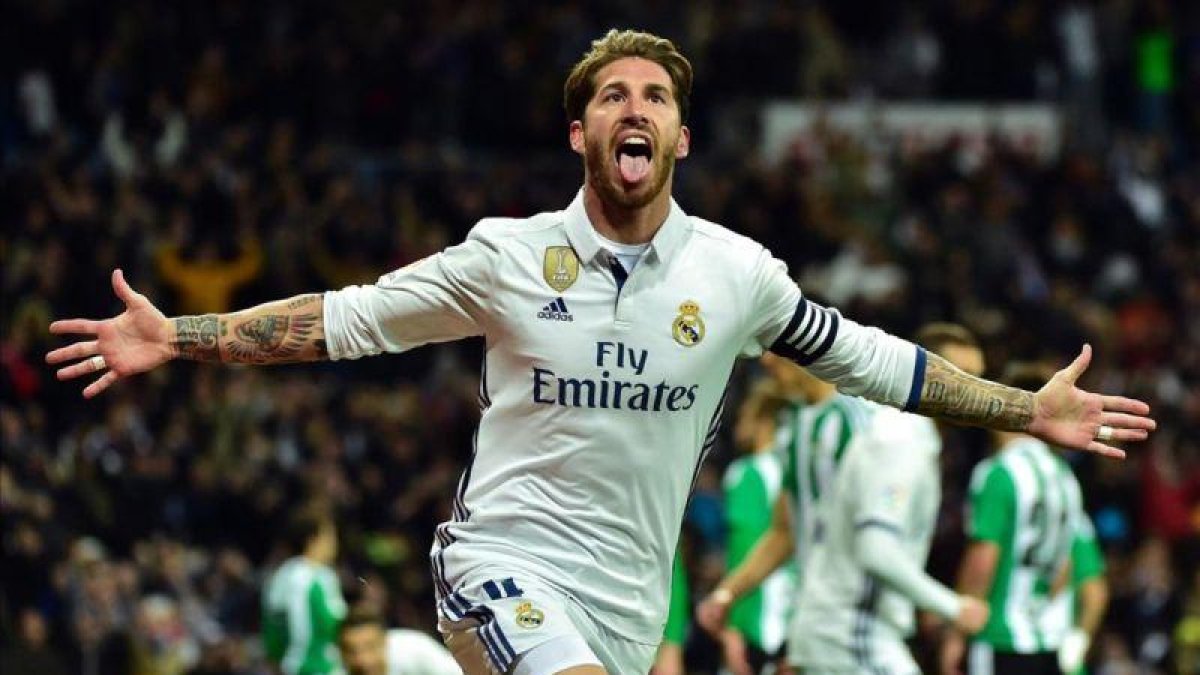 Ramos celebra el gol ante el Betis que le dio el triunfo al Madrid en los últimos minutos.
