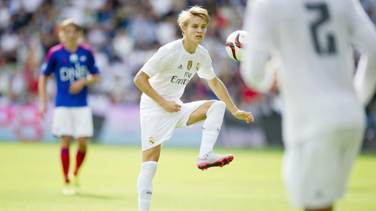 Odegaard fue ayer titular con el Madrid en Noruega.