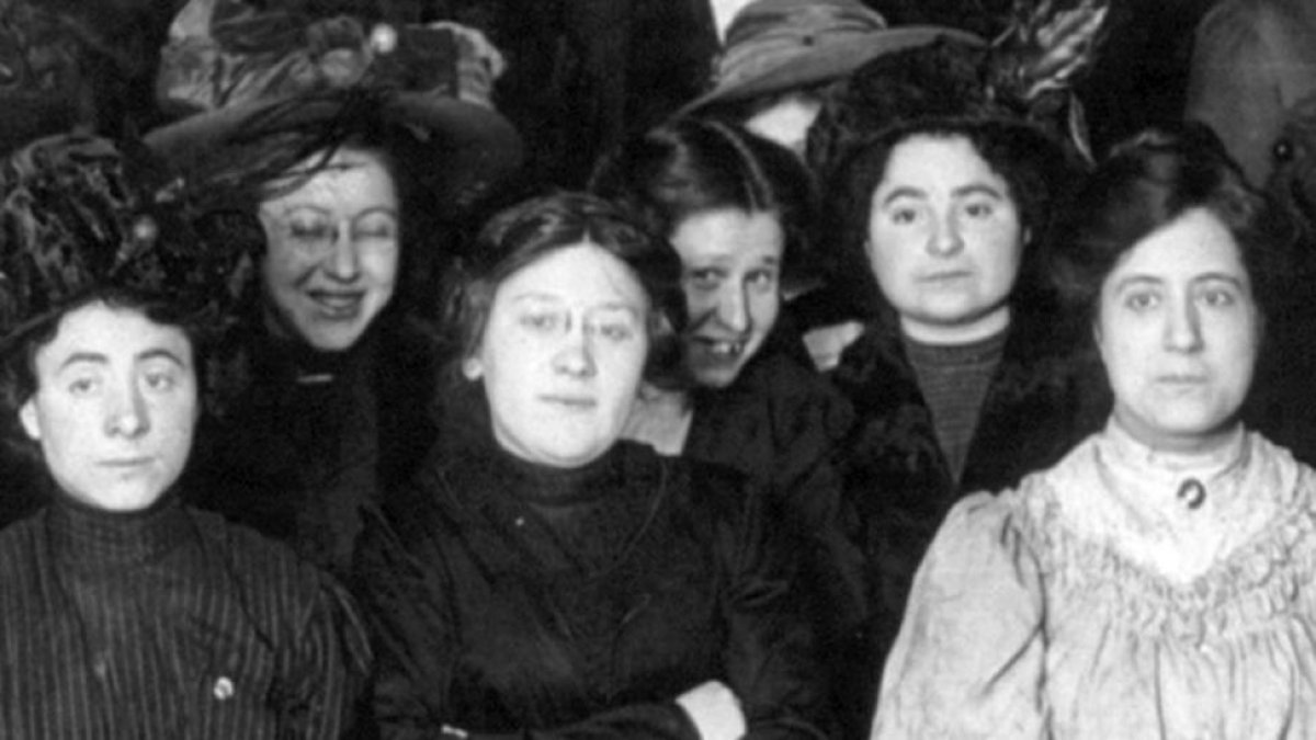 DÍA INTERNACIONAL DE LA MUJER: Trabajadoras textiles de Nueva York, durante una huelga en 1910.