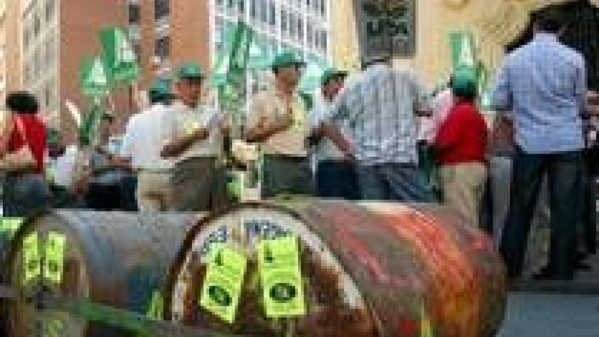 Agricultores de varios puntos de la autonomía viajaron ayer a Valladolid para manifestarse